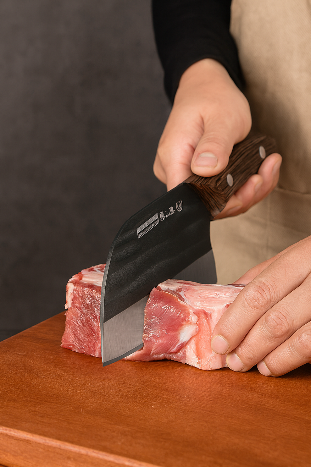 (Offerta speciale: -30%)  Un coltello versatile che taglia praticamente di tutto!