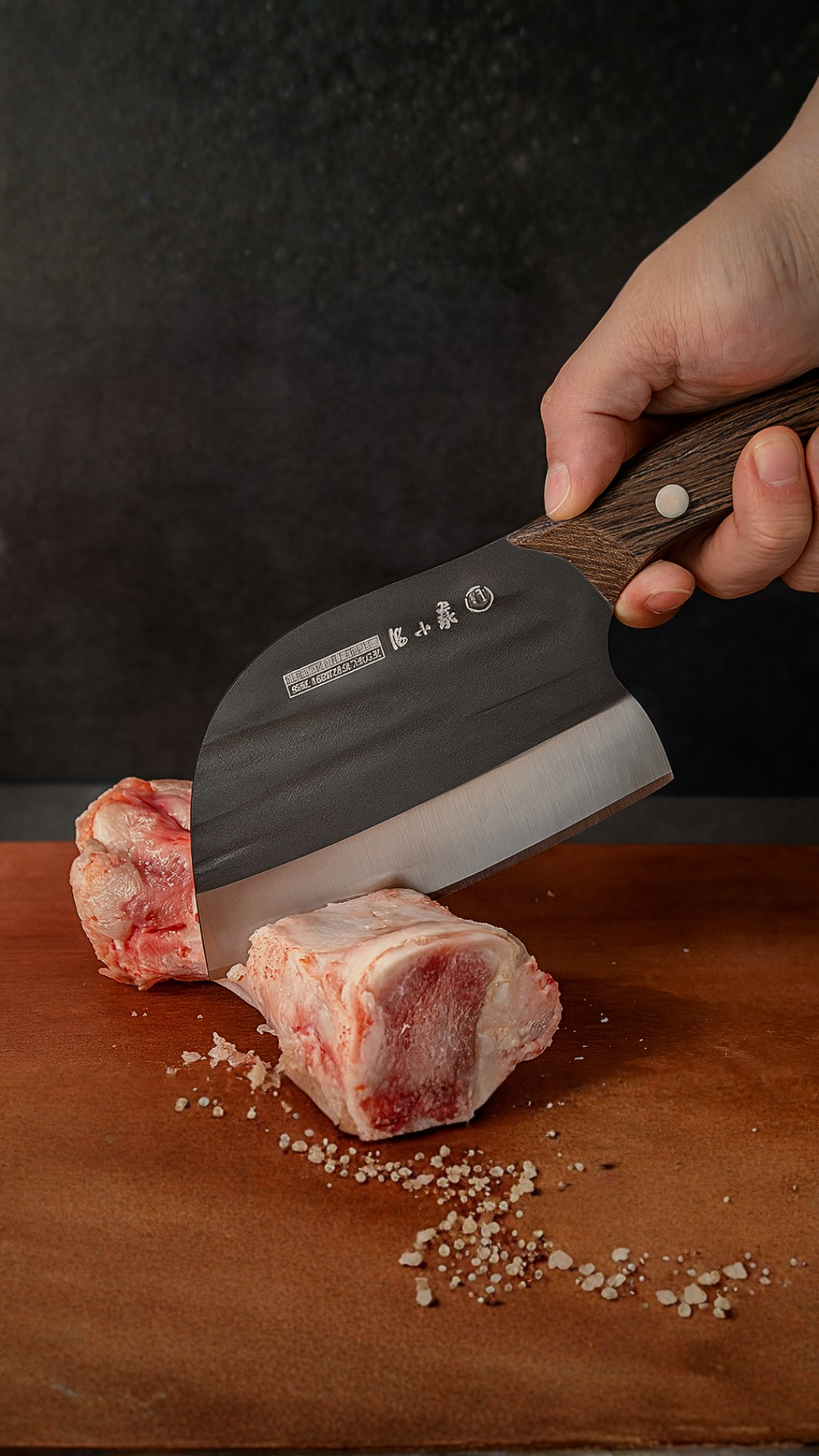 (Offerta speciale: -30%) Un coltello versatile che taglia praticamente di tutto!!!!