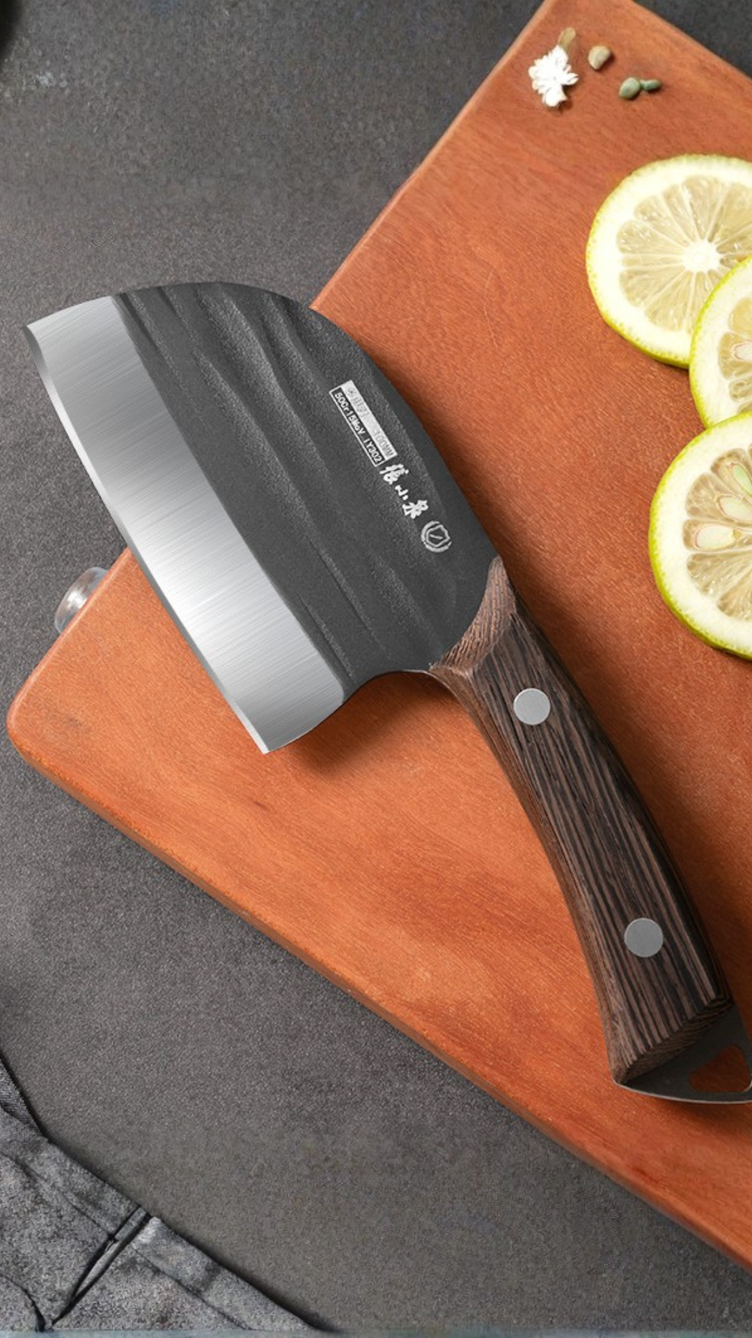 (Offerta speciale: -30%) Un coltello versatile che taglia praticamente di tutto!!!!