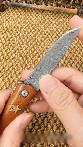 Coltello per sbucciare la frutta in acciaio Damasco