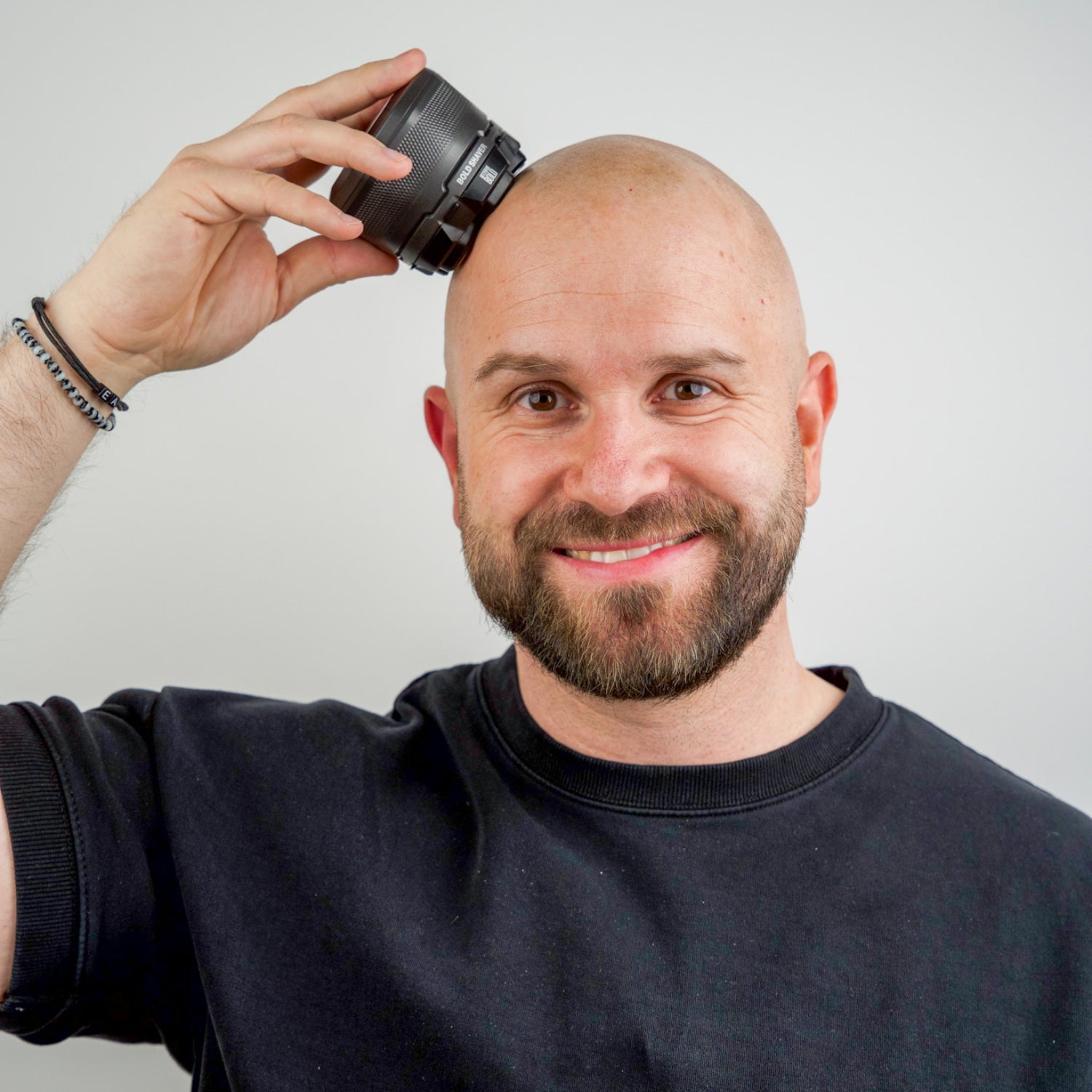 (30% di sconto) Tagliacapelli FK-8750 senza fili 6D per testa calva – Rasoio rotante da uomo impermeabile con lama magnetica ricaricabile e display LCD.